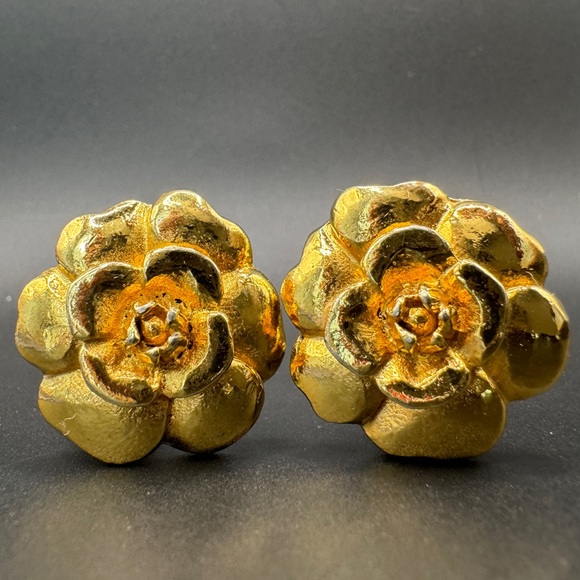 ‼️FINAL PRICE‼️LOT 1050 24K gold plated Chanel vintage clip ok earrings from 70s - Picture 6 of 7